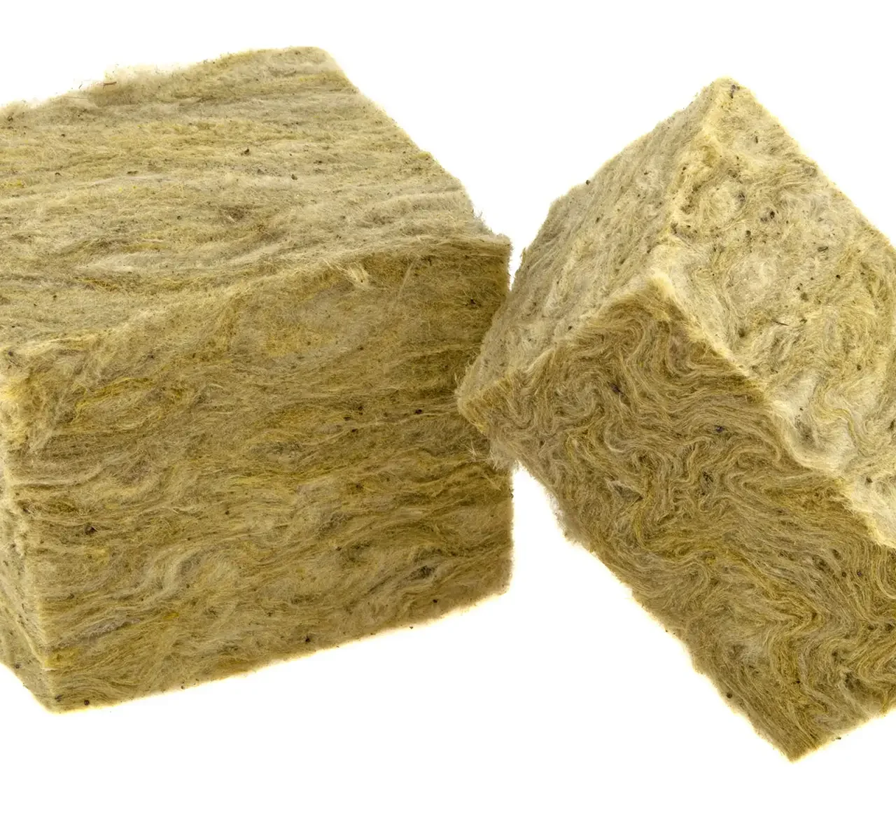 Steinwolle in Würfelform gepresst