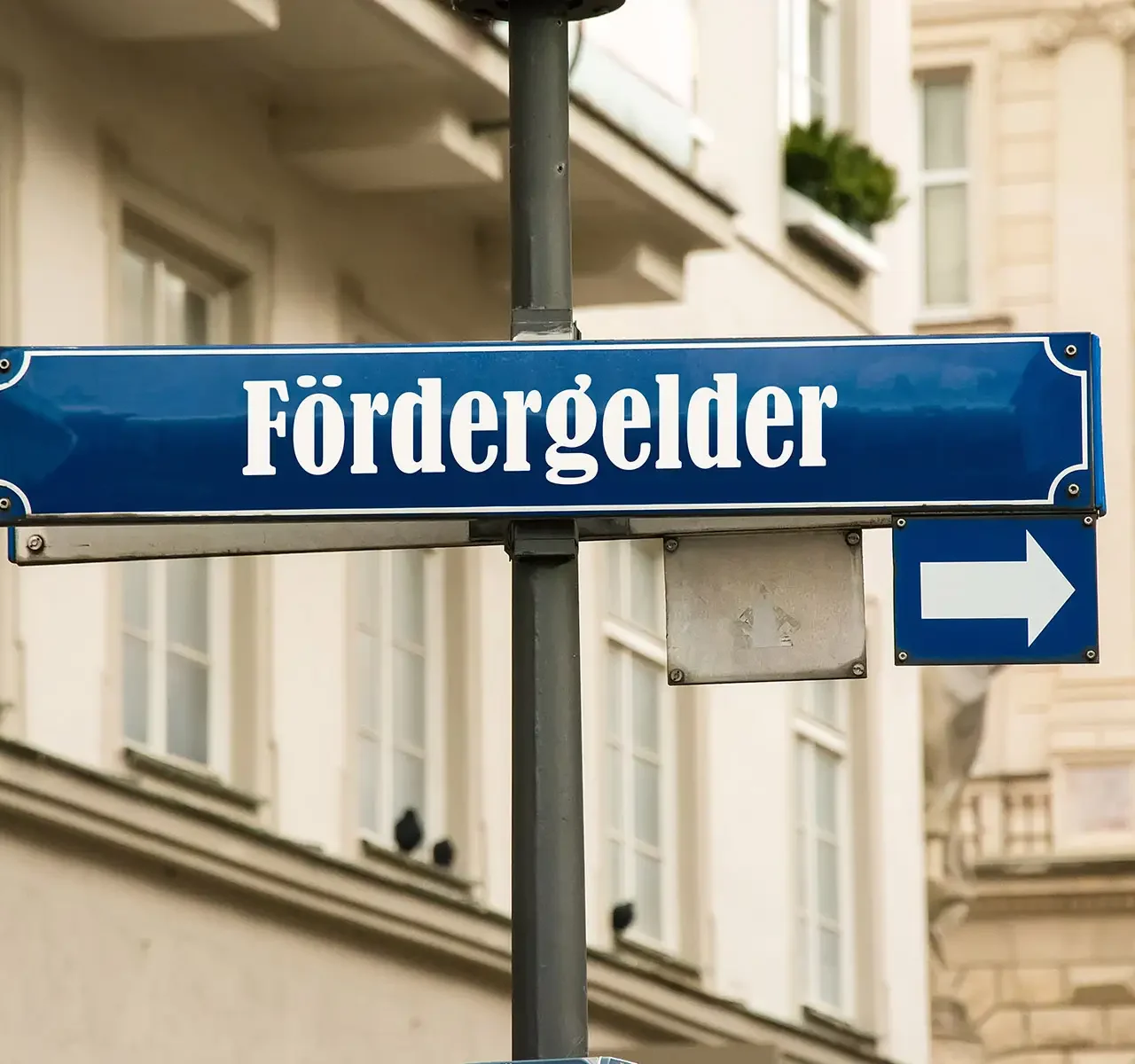 Straßenschild "Fördermittel"