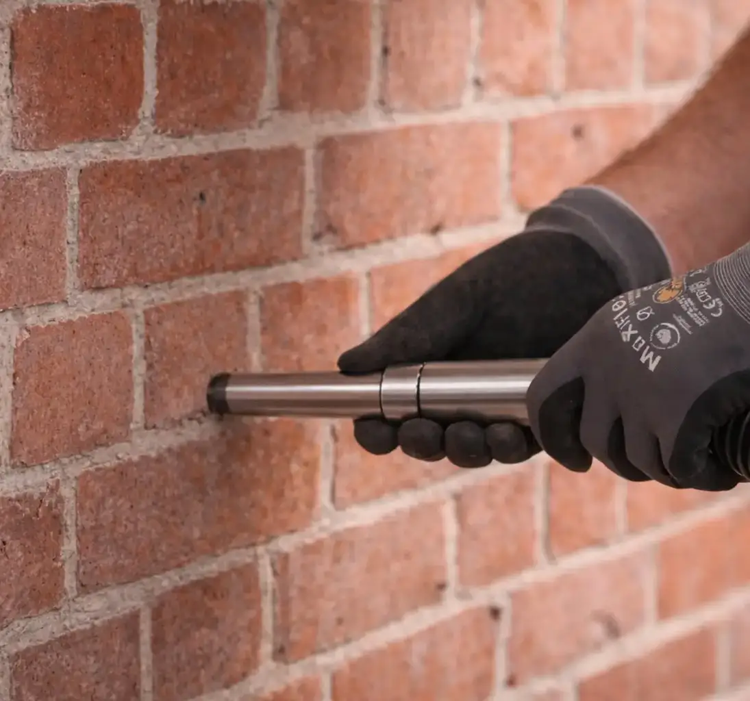 Durchführung einer professionellen Einblasdämmung